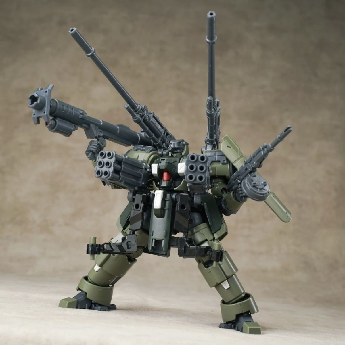 Heavy Equipment Game - Sheik Mainland ZAROV C1 1/144 Buildable